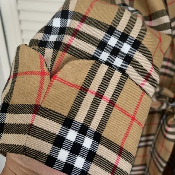 Burberry coats - Picture 5 of 8
